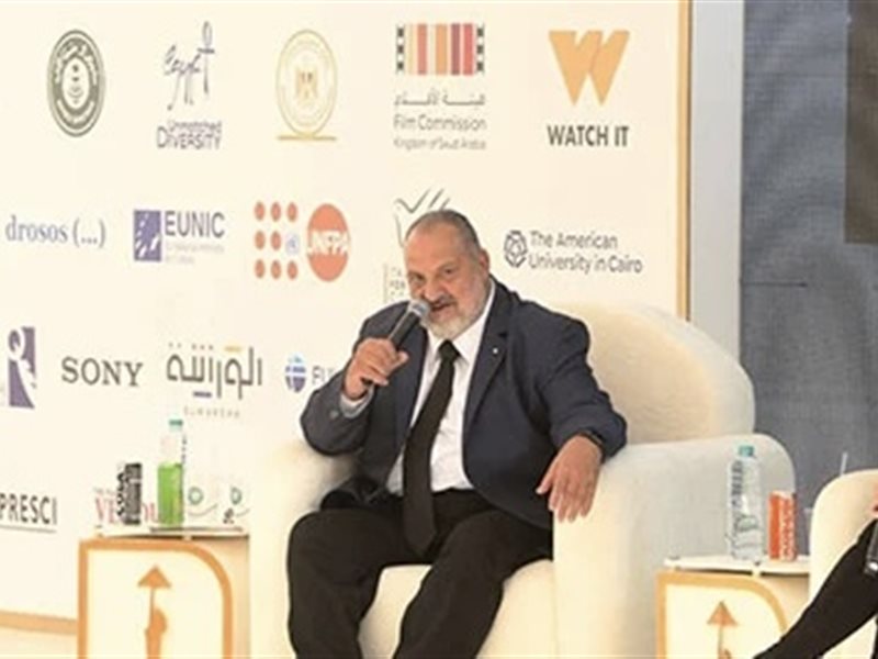 بكاء بنات سامح عبد العزيز الثلاثة بحفل تأبينه بمهرجان القاهرة