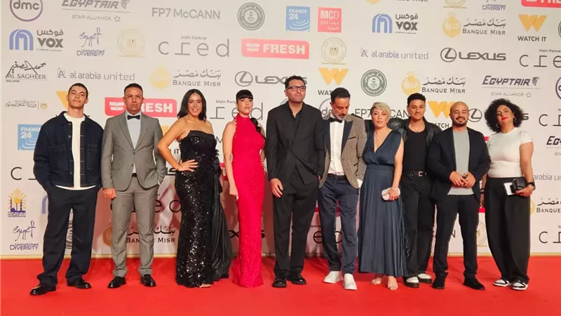 أبطال فيلمى اغتراب