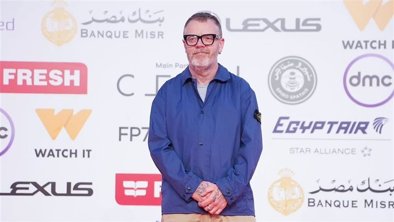 المخرج بول أندرو