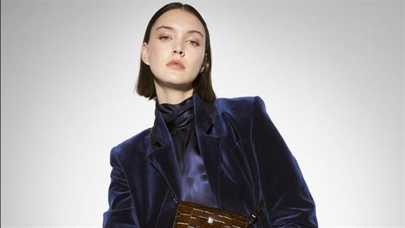 بدلات المخمل 