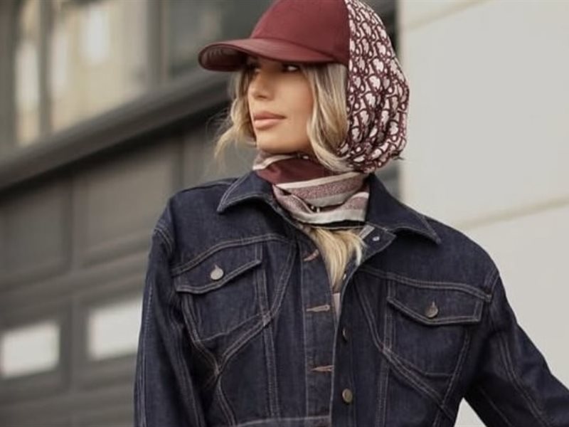  Dark denim يتصدر صيحات الموسم بإطلالة راقية وجذابة