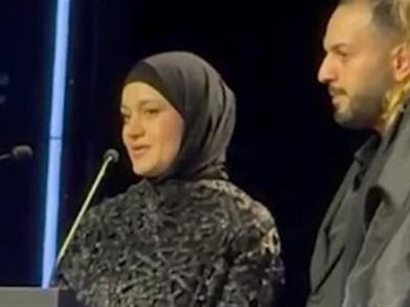 الدوحة السينمائي يفاجيء جمهور الافتتاح لحضور والدة هند رجب الحقيقية قبل عرض الفيلم