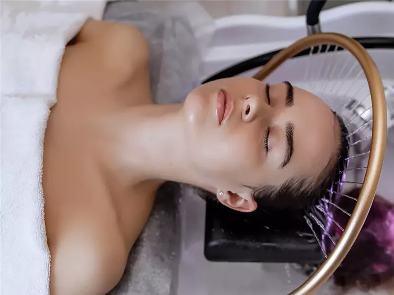 غسل الشعر على الطريقة اليابانية.. سر نمو شعر صحي ونظيف