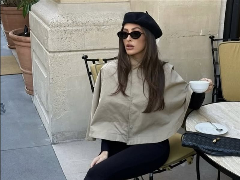 Capes وال Ponchos تعود بقوة: قطعة خريفية ترتقي بإطلالتك دون عناء