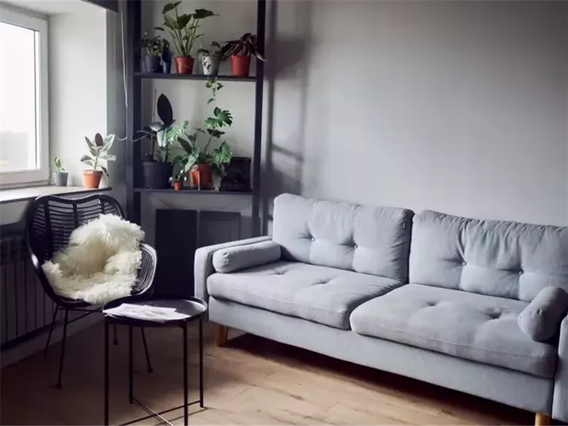 اتجاهات ديكور تجعل غرفة المعيشة تبدو قديمة.. إليك حلول بسيطة لتحديثها