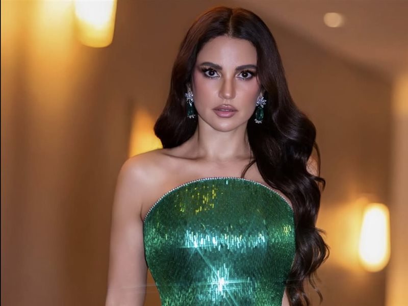 إطلالة ملكية… دُرّة تشعل مهرجان الدوحة بفستان مرصّع من Sophie Couture