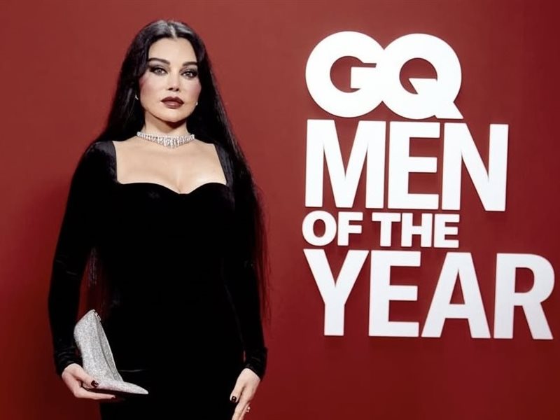 هيفاء وهبي تخطف الأنظار على السجادة الحمراء بإطلالة فاخرة من Balenciaga