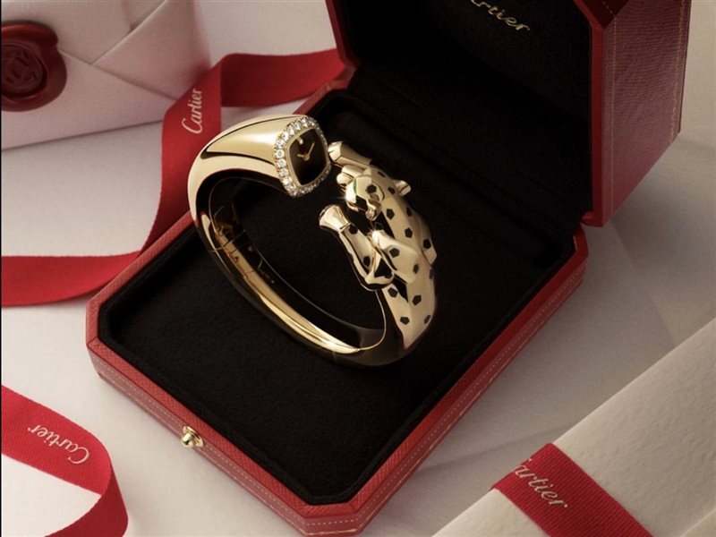 كارتييه تتألق في موسم الاحتفالات: ألماس يضيء أفخم الساعات