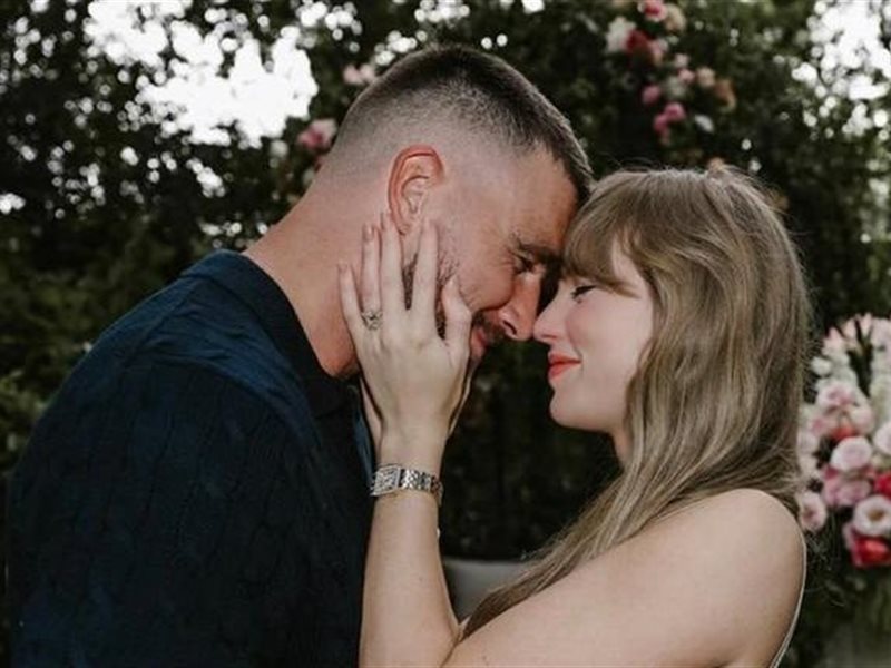 تايلور سويفت تكشف كيف غيرت علاقتها بترافيس كيلسي مجرى حياتها