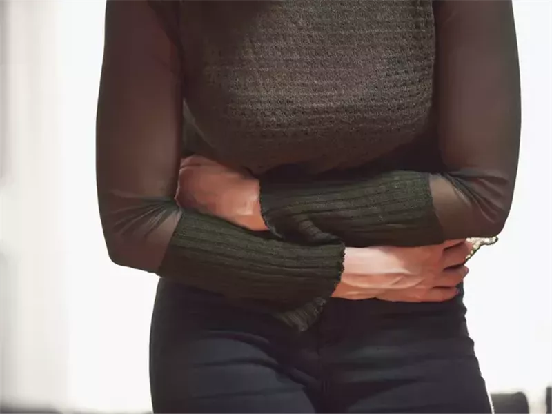 انقطاع الطمث والإمساك.. ما هي العلاقة بينهما؟