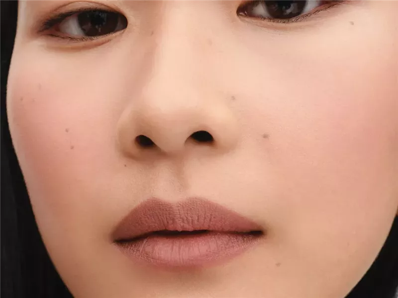 إليك أفضل بودرة للوجه لإخفاء ملمس البشرة والخطوط الدقيقة