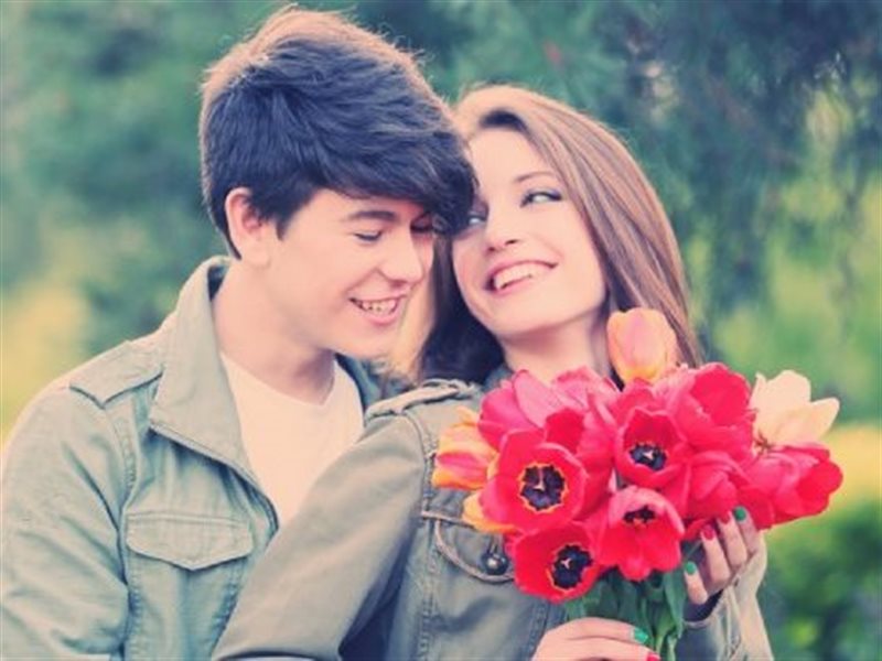 كيف تتصرف امرأة برج القوس عندما تقع في الحب؟