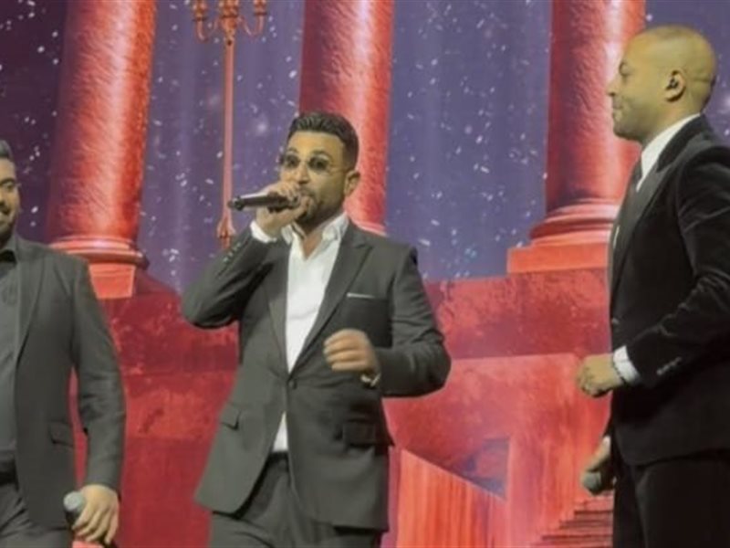 بالصور.. أحمد سعد يفجر مفاجأة كبرى ويجمع تامر عاشور وآدم على مسرح 