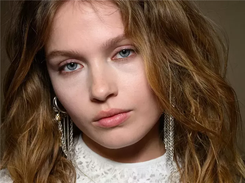 5 قصات شعر متجددة لتغيير مظهرك قبل نهاية عام 2025