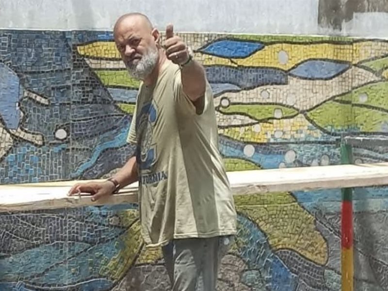 الفنان التشكيلي عماد الهوني يطلق أضخم مشروع جداريات فسيفساء داخل ليبيا