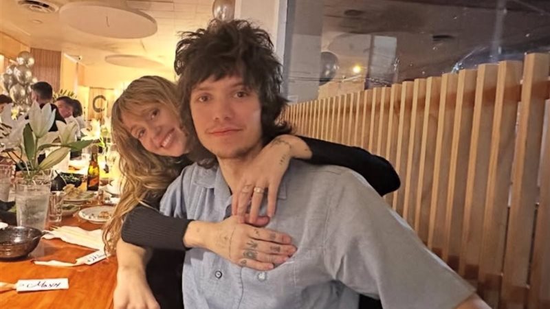  مايلي سايرس وماكس