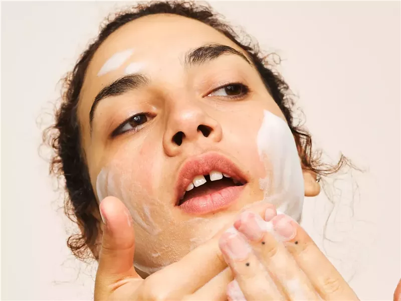 أفضل غسولات الوجه المقشرة تحافظ على البشرة نظيفة وناعمة وملساء