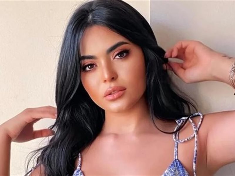 أسماء جلال تروج لفيلم 