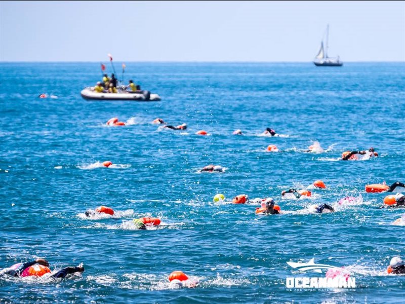 نجوم الأولمبياد يتألقون في بطولة أوشن مان العالمية على شواطئ دبي