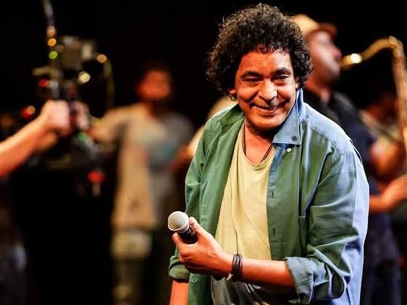 محمد منير يفاجئ جمهوره ببروفة خاصة تشعل السوشيال ميديا