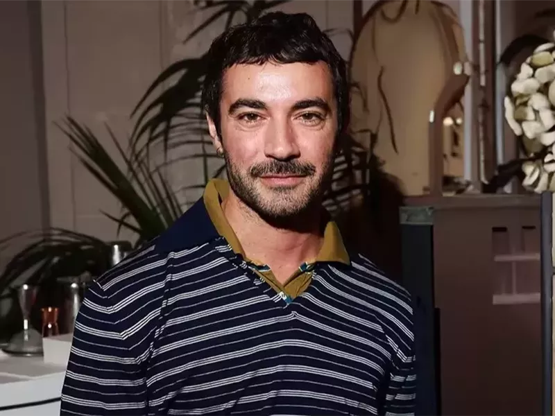 بعد استحواذ برادا على فيرساتشي… داريو فيتالي يغادر منصبه بعد موسم واحد فقط