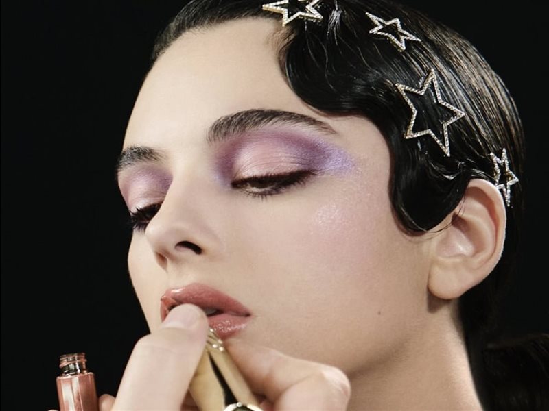 ديور بيوتي تكشف سحر الموسم… لمسات بيتر فيليبس تضيء جمال ديفا كاسيل