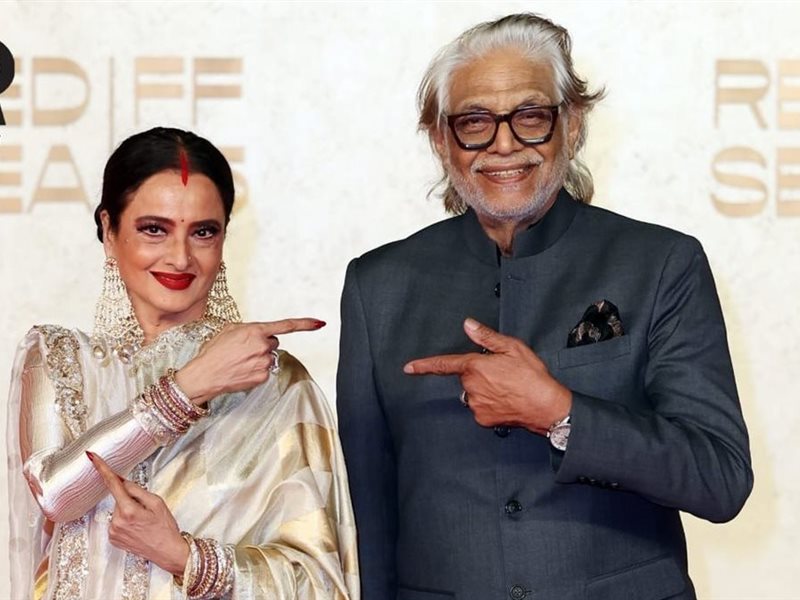 بعد 44 عام من إصداره .. أسطورة بوليوود ريخا تحتفل بعرض فيلمها 