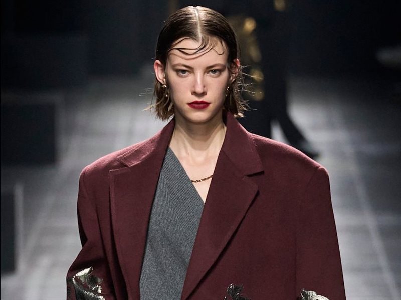 تنسيقات ألوان أنيقة ودافئة: دليل الشتاء لإطلالات لا تُقاوم