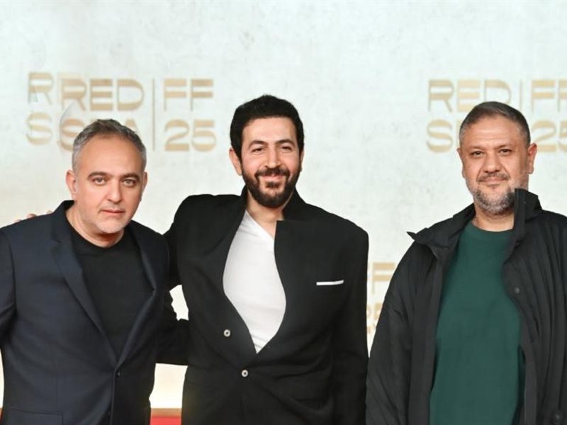 توافد النجوم علي السجادة الحمراء لعرض فيلم 