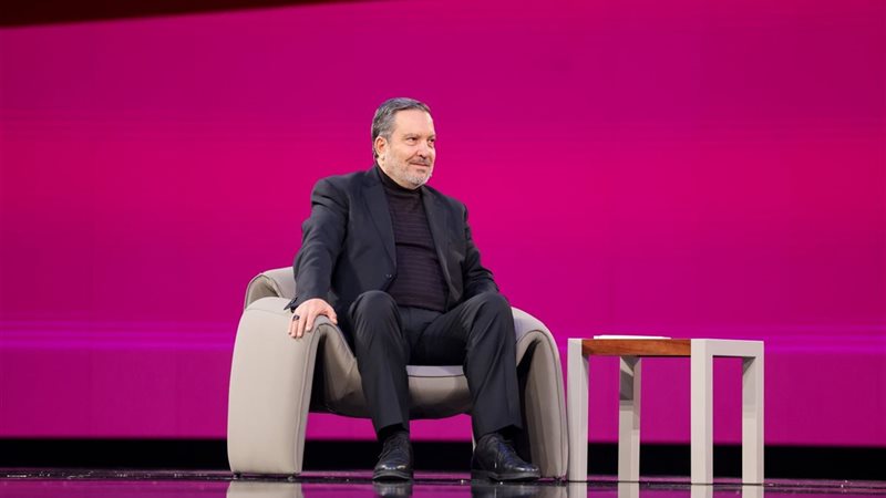 الإعلامي والشاعر