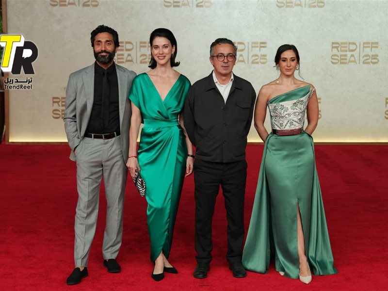 توافد نجوم الفن علي السجادة الحمراء لعرض فيلم