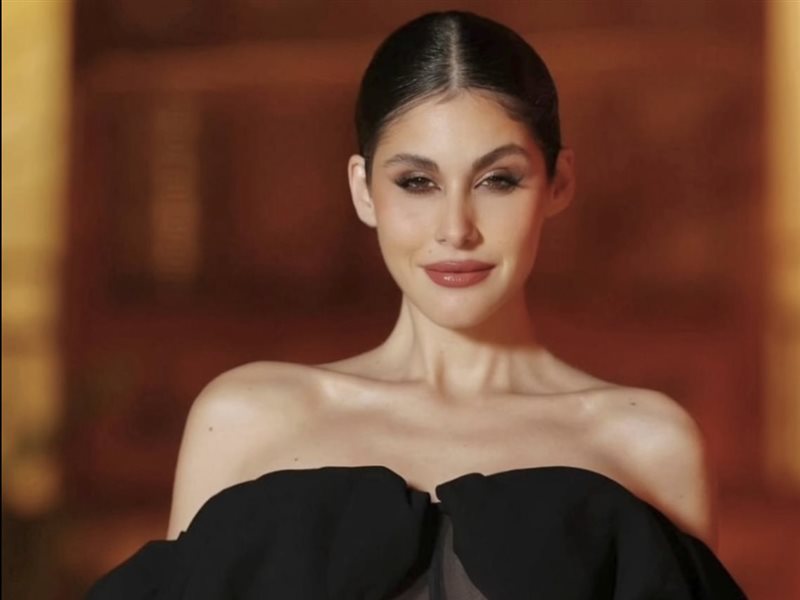 نور عريضة بإطلالة ساحرة من توقيع مصممة عربية على السجادة الحمراء