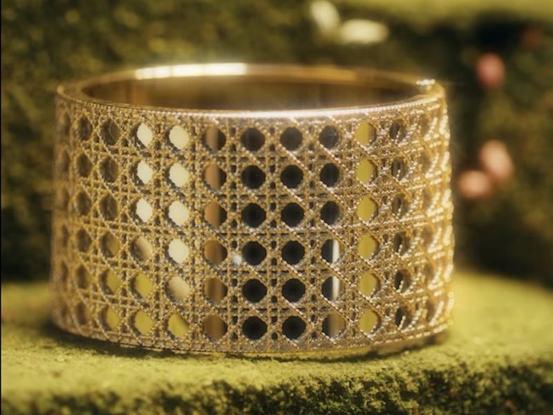 عالم ديور الساحر يكشف عن اختيارات احتفالية متقنة من مجوهرات الدار بمجموعة Dior Joaillerie