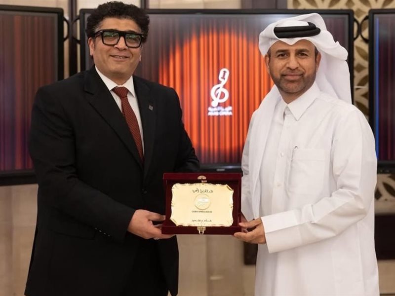 مهرجان الأوبرا العربية يكرم الأوبرا المصرية ضيف شرف دورته الأولى ورئيس الأوبرا يتسلم درع التكريم في الدوحة