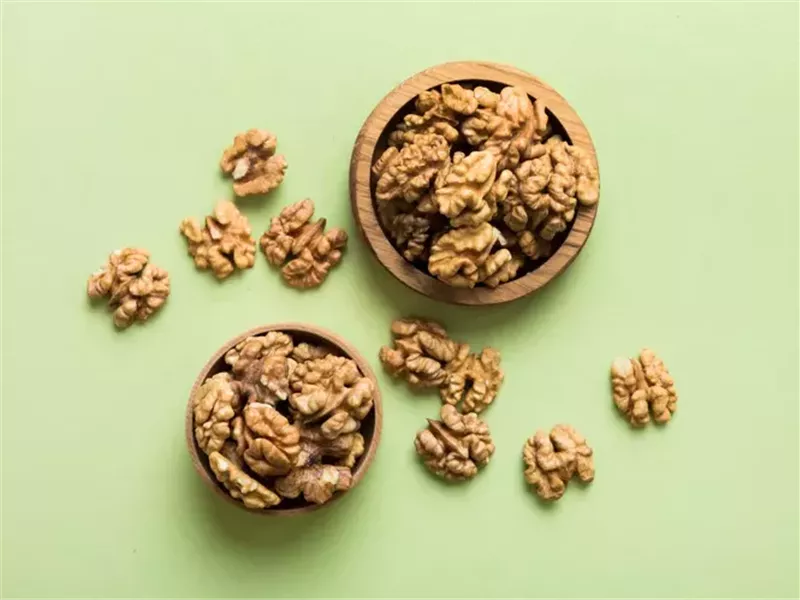 أطعمة غنية بالطاقة ينبغي للنساء فوق سن الخمسين تناولها