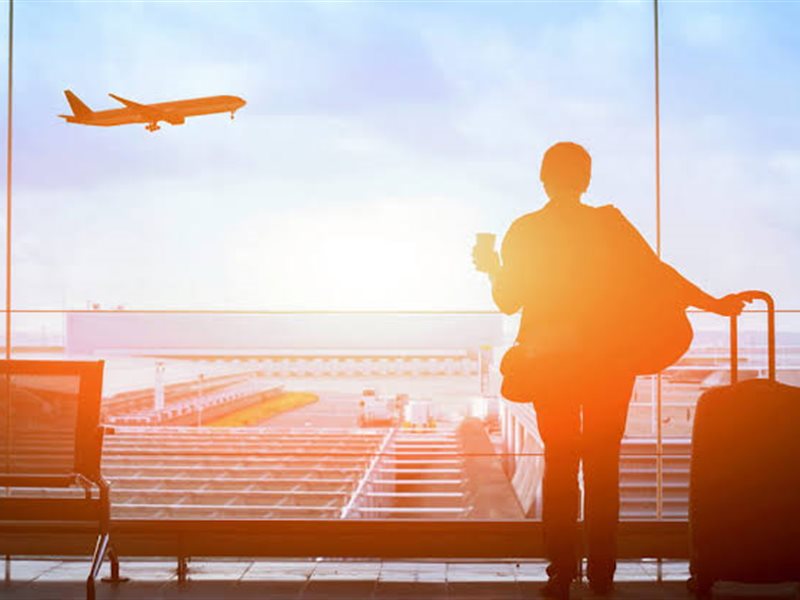 خمسة أشياء أساسية يجب تذكرها قبل الصعود إلى الطائرة