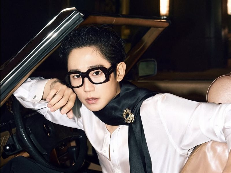  Dolce & Gabbana تكشف عن حملة رجالية جديدة بوجه سفيرها العالمي holy haein