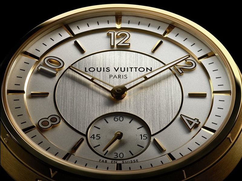 ساعة Tambour من Louis Vuitton… أناقة هادئة بتصميم يناسب الجميع