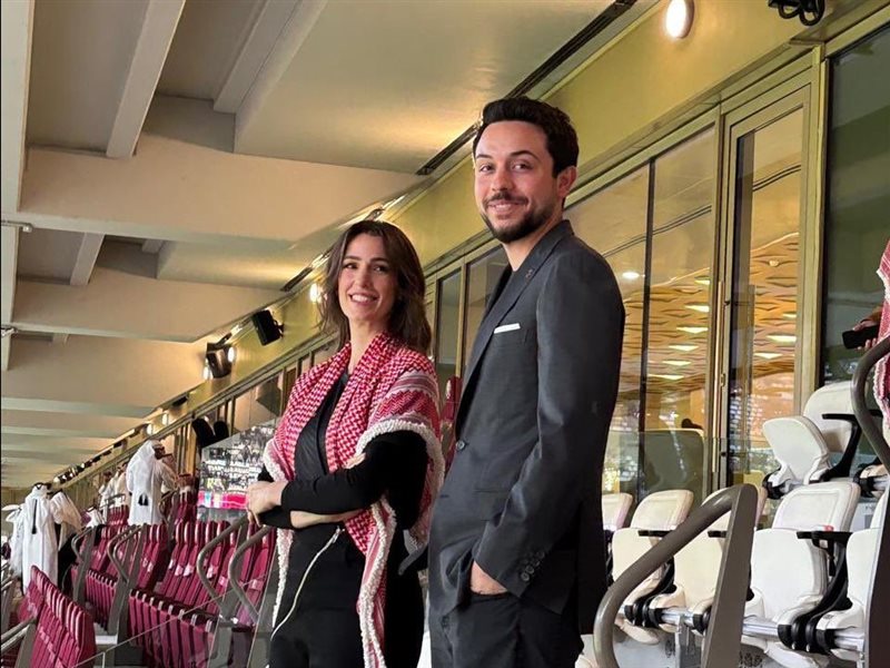 أمير قطر وولي عهد الأردن والأميرة رجوة الحسين يحضرون نهائي كأس العرب