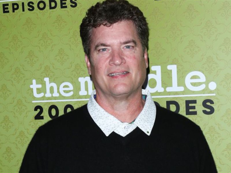 رحيل بات فين نجم مسلسل Friends وSeinfeld عن عمر 60 عامًا