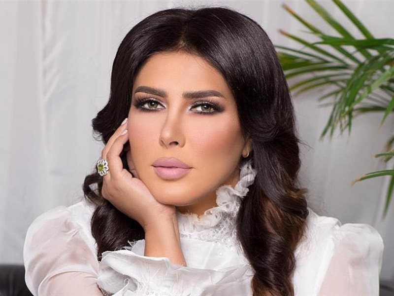 زهرة عرفات تروج لمسرحيتها 