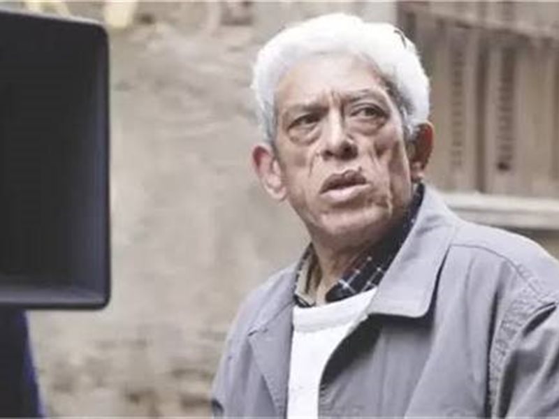 وصول جنازة المخرج داود عبد السيد إلى كنيسة مارمرقس بمصر الجديدة