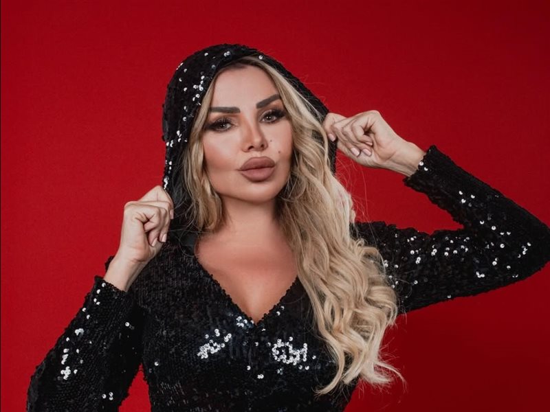 رزان مغربي بإطلالة لامعة بتوقيع Avora تلائم أجواء الكريسماس